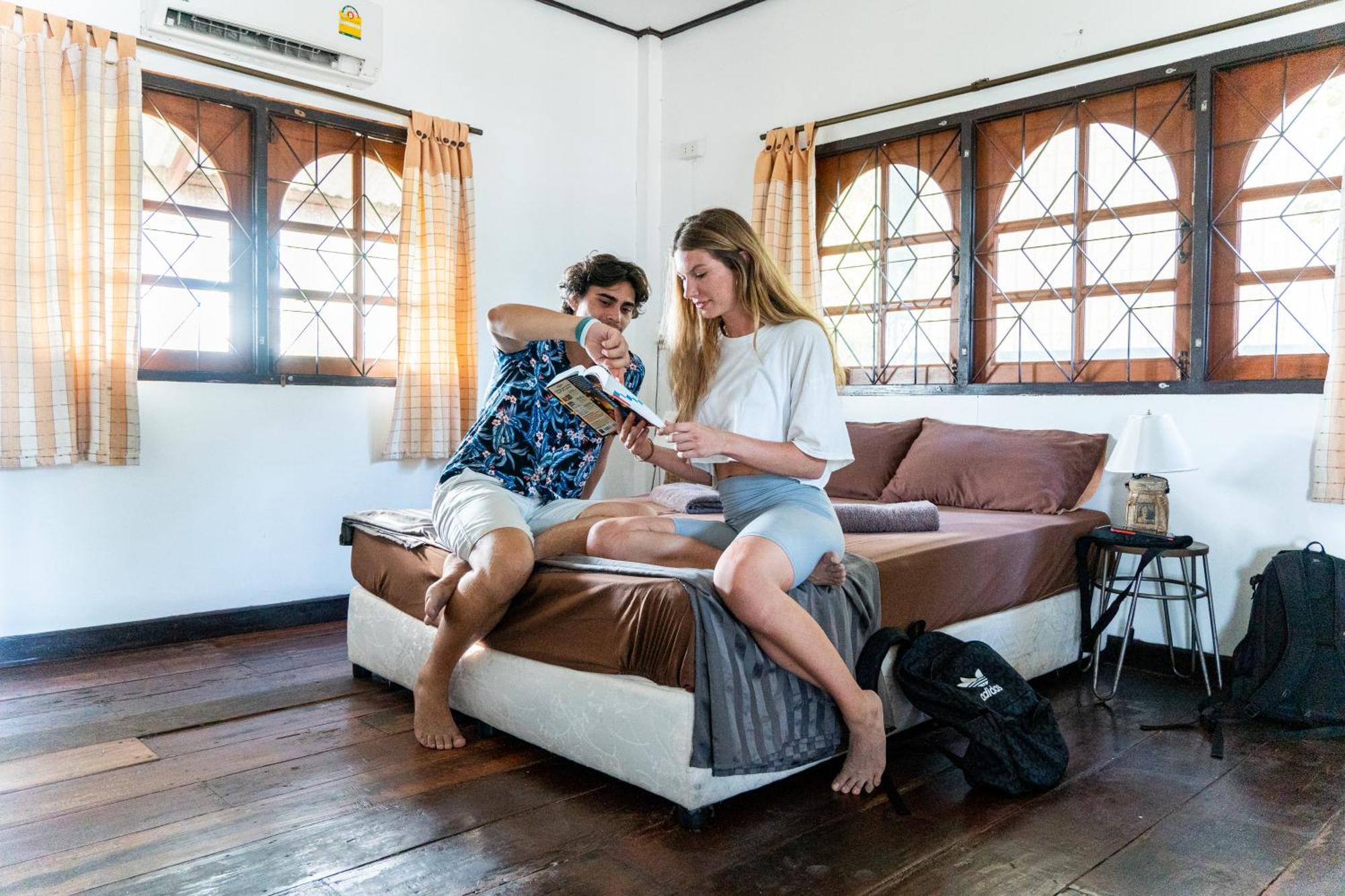 Bodega Koh Pha Ngan Pool Hostel Baan Tai Exterior photo